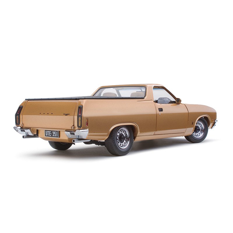 1/18 Ford XC Utility Desert Haze