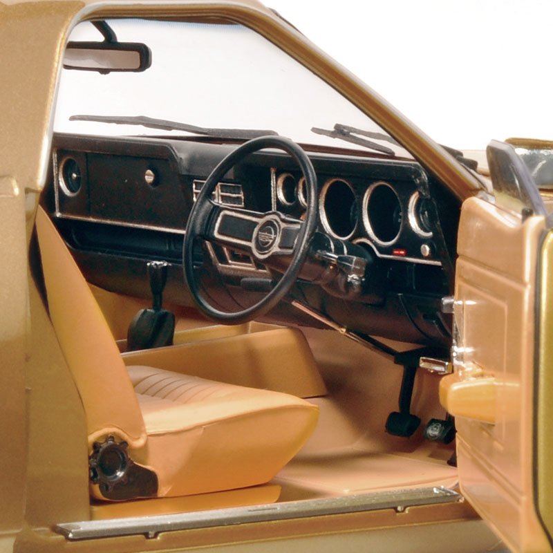 1/18 Ford XC Utility Desert Haze