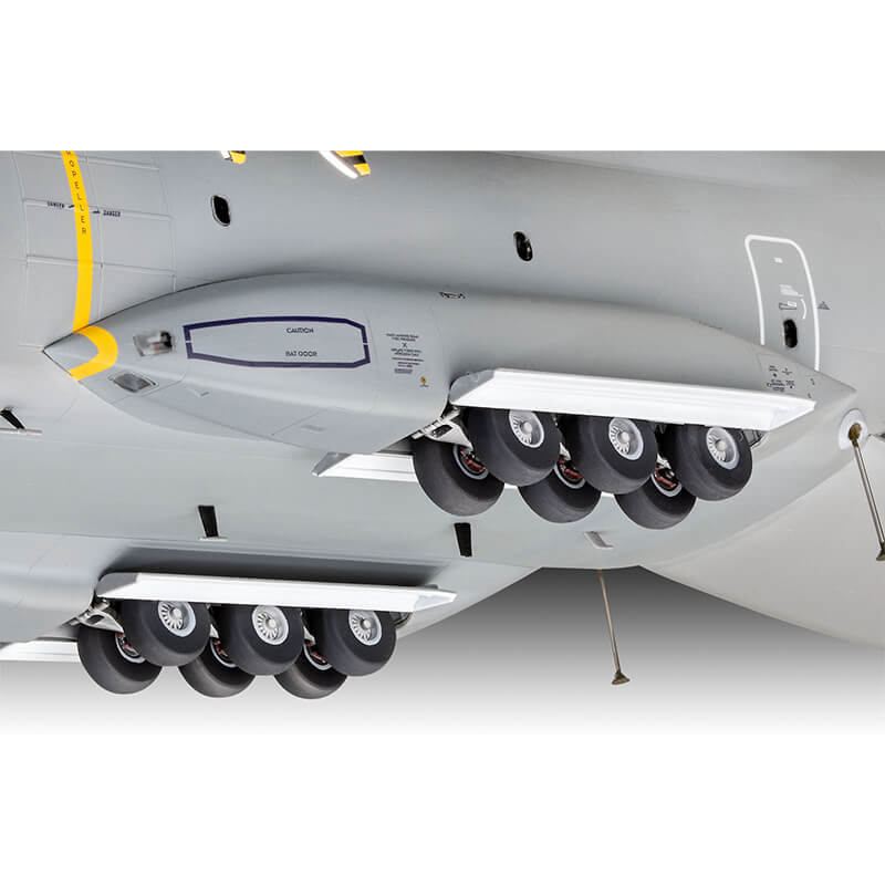 Revell 1/72 Airbus A400M Atlas RAF Kit