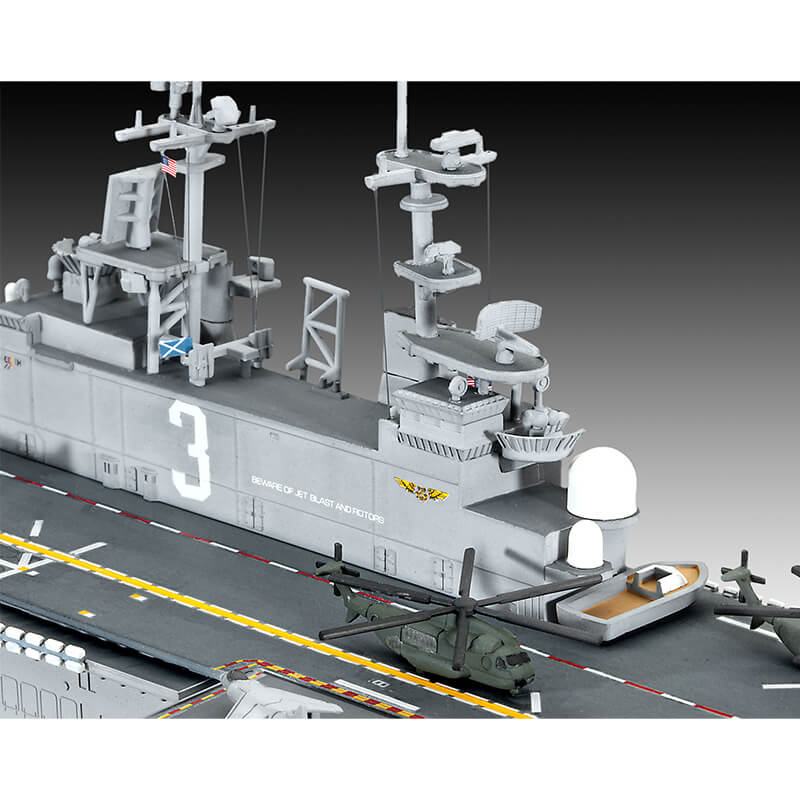 Revell 1/700 US Navy Assault Carrier Wasp Class Kit