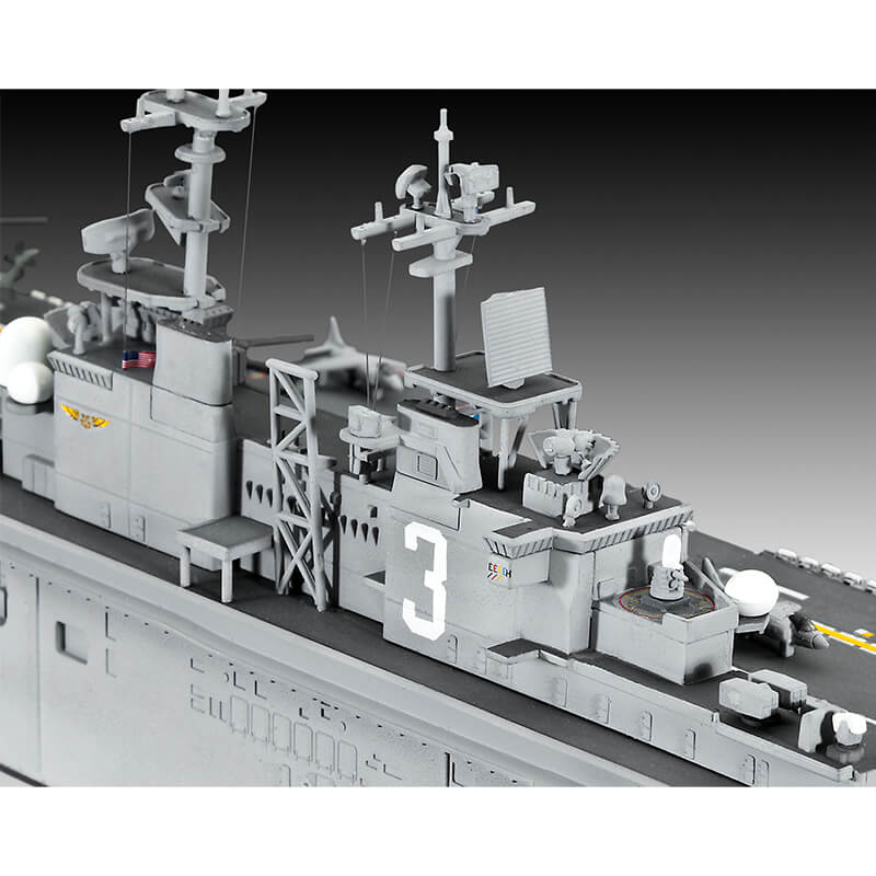 Revell 1/700 US Navy Assault Carrier Wasp Class Kit