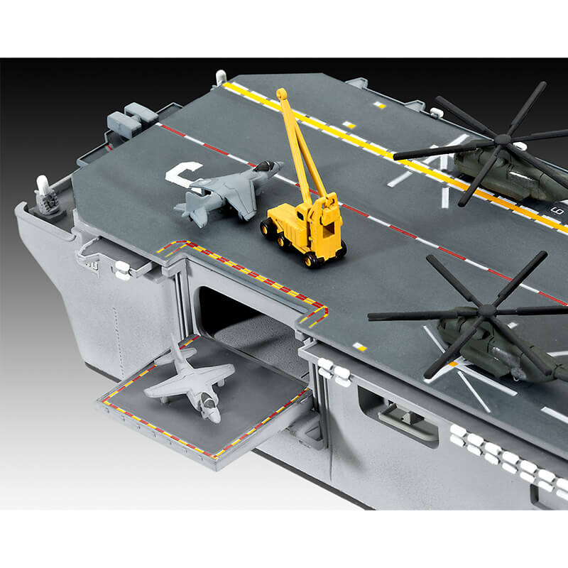 Revell 1/700 US Navy Assault Carrier Wasp Class Kit
