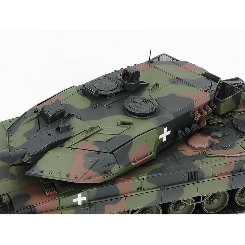 Tamiya 1/35 Leopard 2 A6 Tank "Ukraine"