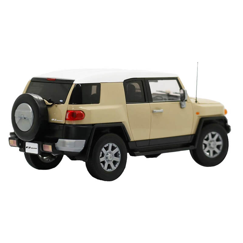 Fujimi 1/24 Toyota FJ Cruiser (Beige) Kit
