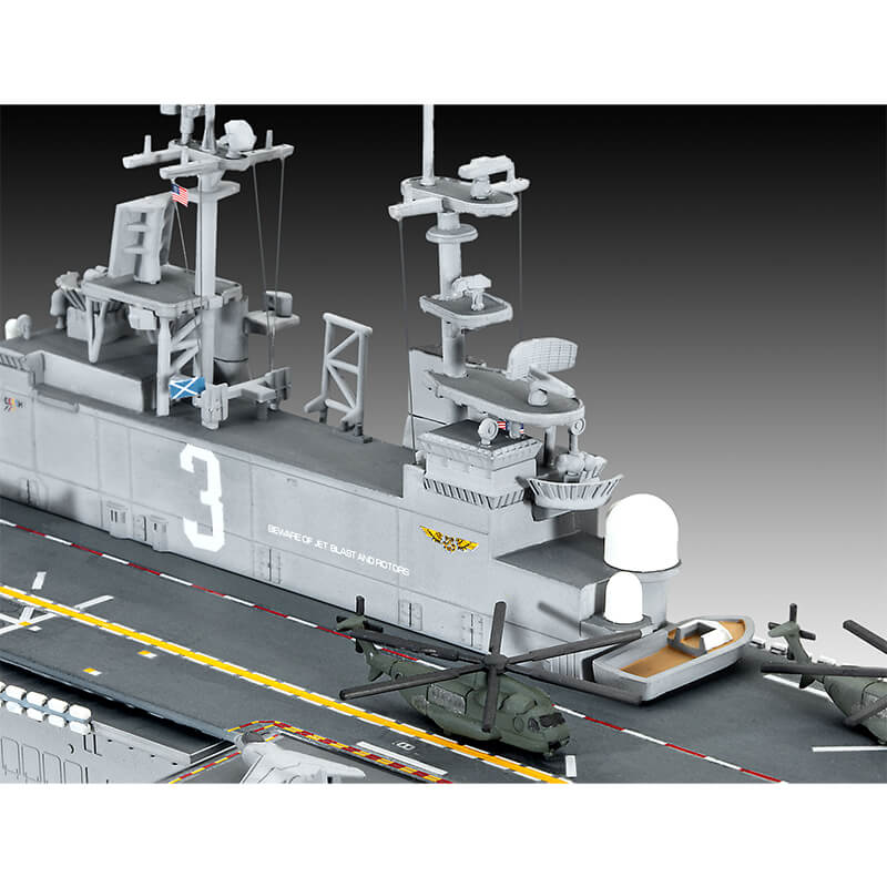 Revell 1/700 US Navy Assault Carrier Wasp Class Model Set