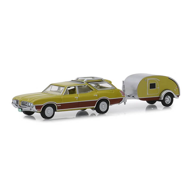 Greenlight 1/64 1971 Oldsmobile Vista Cruiser and Teardrop Trailer