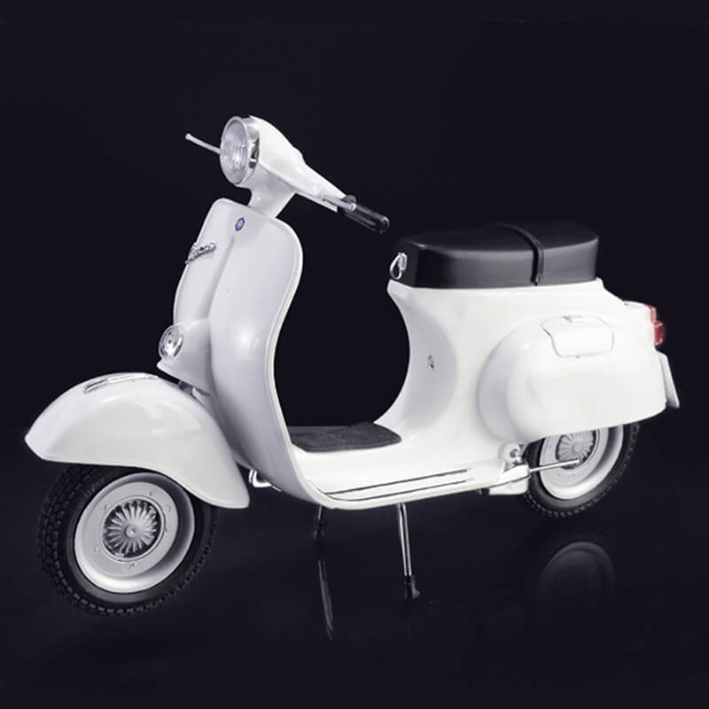 Italeri 1/9 Vespa 125 Primavera Scooter Kit