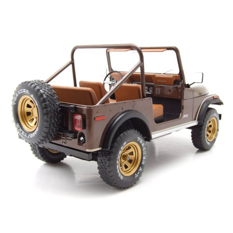 MCG 1/18 Jeep CJ-7 (Golden Eagle)
