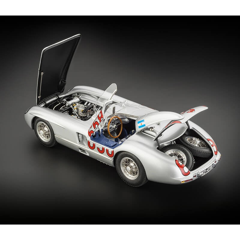 CMC 1/18 Mercedes-Benz 300 SLR Mille Miglia, 1955 J.M. Fangio, Start-Nr. 658