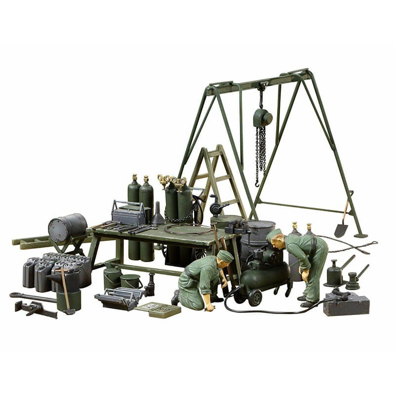 Tamiya 1/35 German Field Maintenance Team & Equipment Set Kit