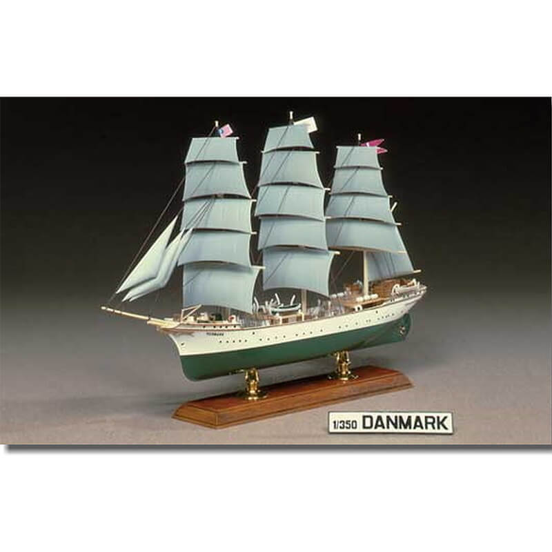 Aoshima 1/350 3-Mast Full-Rigged Ship Danmark Kit