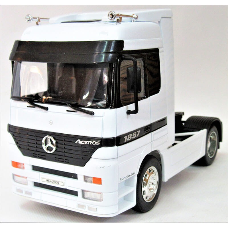 Welly 1/32 Mercedes-Benz Actros (White)