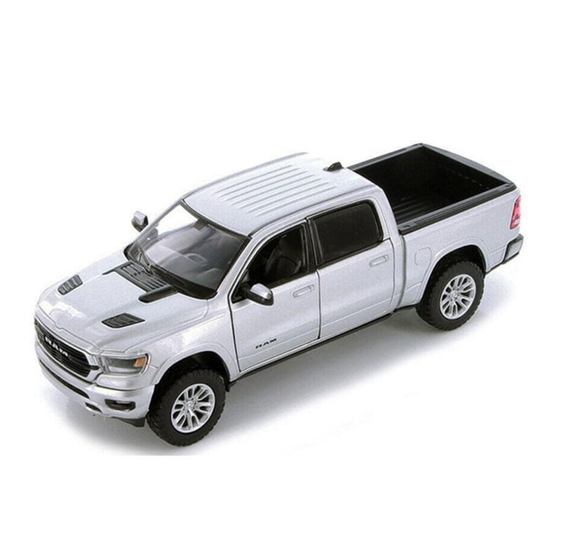 Motormax 1/24 2019 Ram 1500 Crew Cab Laramie (Silver)