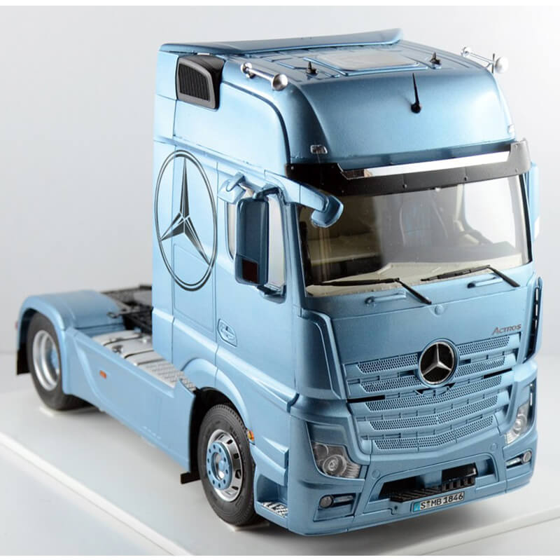 Italeri 1/24 Mercedes Benz Actros MP4 Giga Space Kit