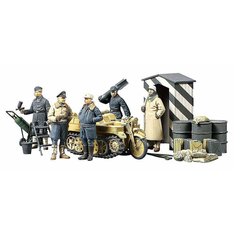 Tamiya 1/48 German Luftwaffe Crew (Winter) w/Kettenkraftrad Kit