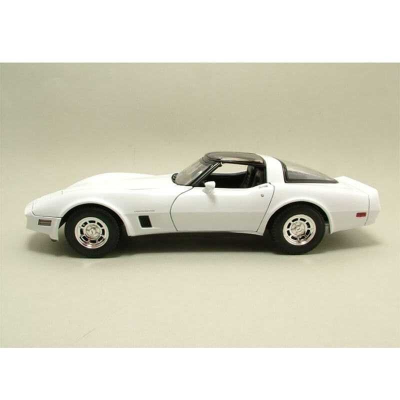 Welly 1/18 1982 Chevrolet Corvette Coupe (White)