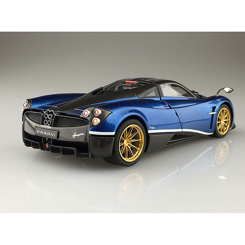 Aoshima 1/24 Pagani Huayra Pachetto Tempesta Kit