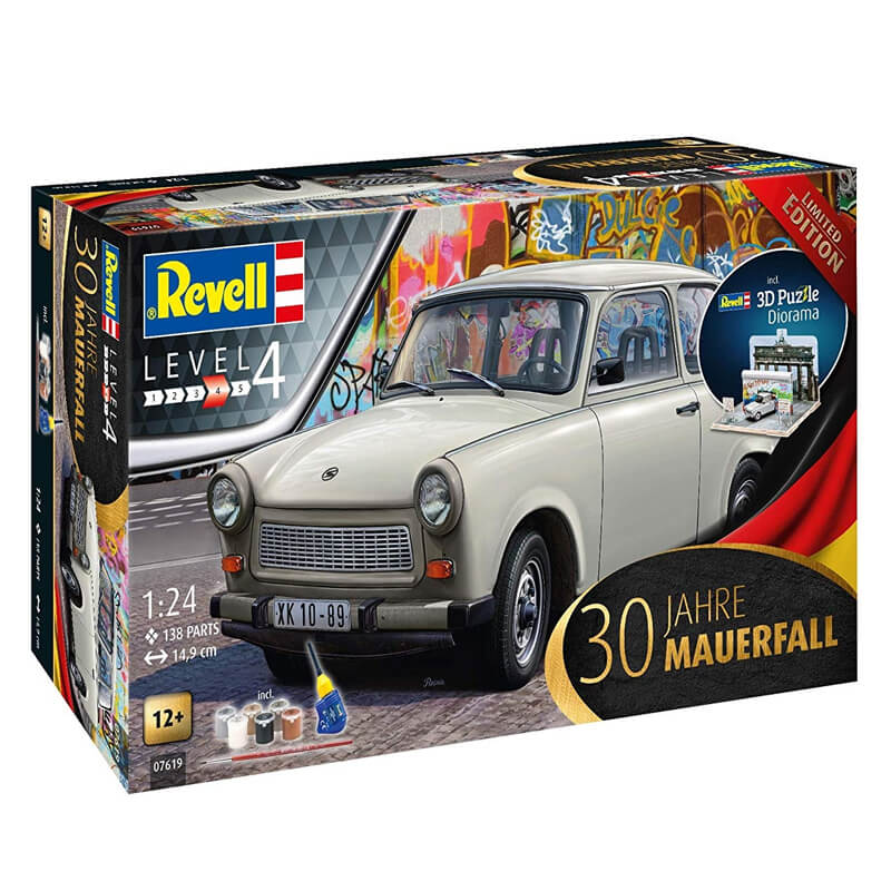 Revell 1/24 Trabant 601S 30th Anniversary Fall of the Berlin Wall Kit