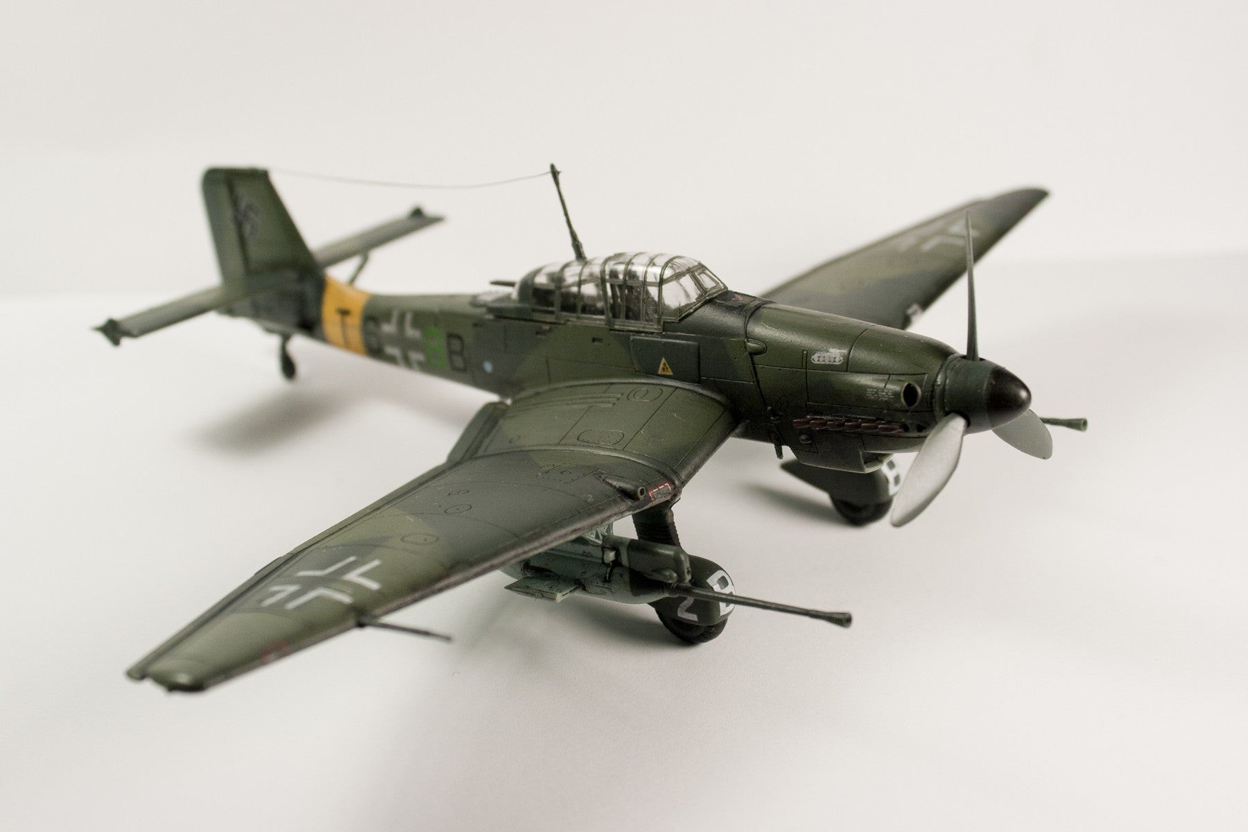 Academy 1/72 JU87G-1 Stuka "Tank Buster" Kit