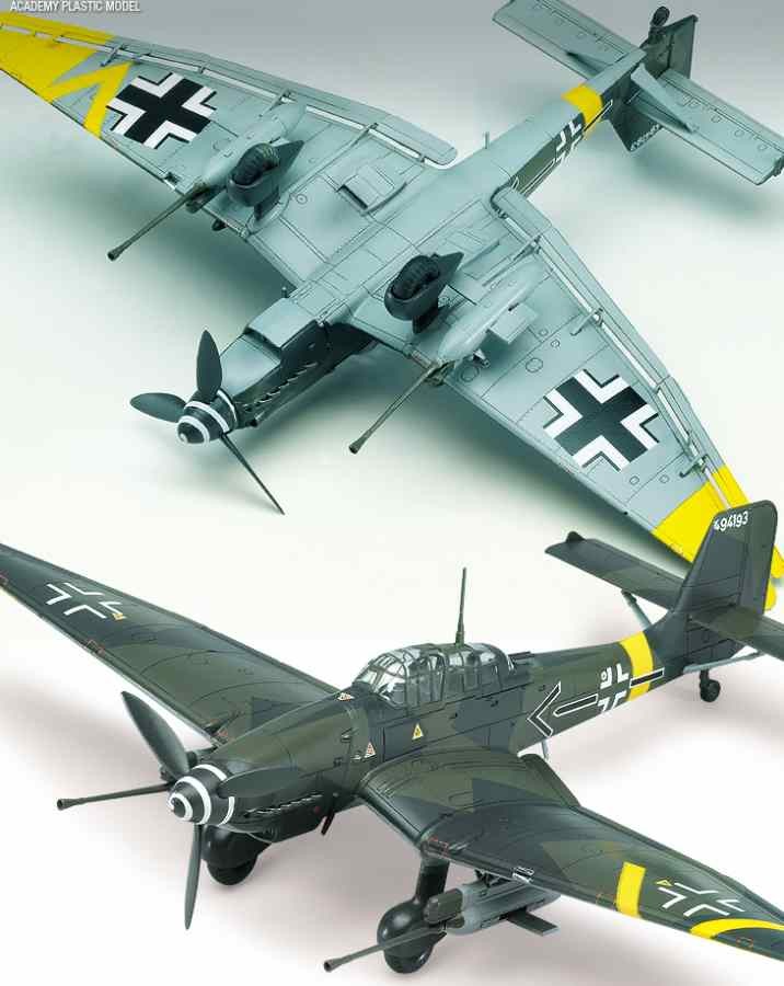 Academy 1/72 JU87G-2 STUKA "Kanonen Vogel" Kit