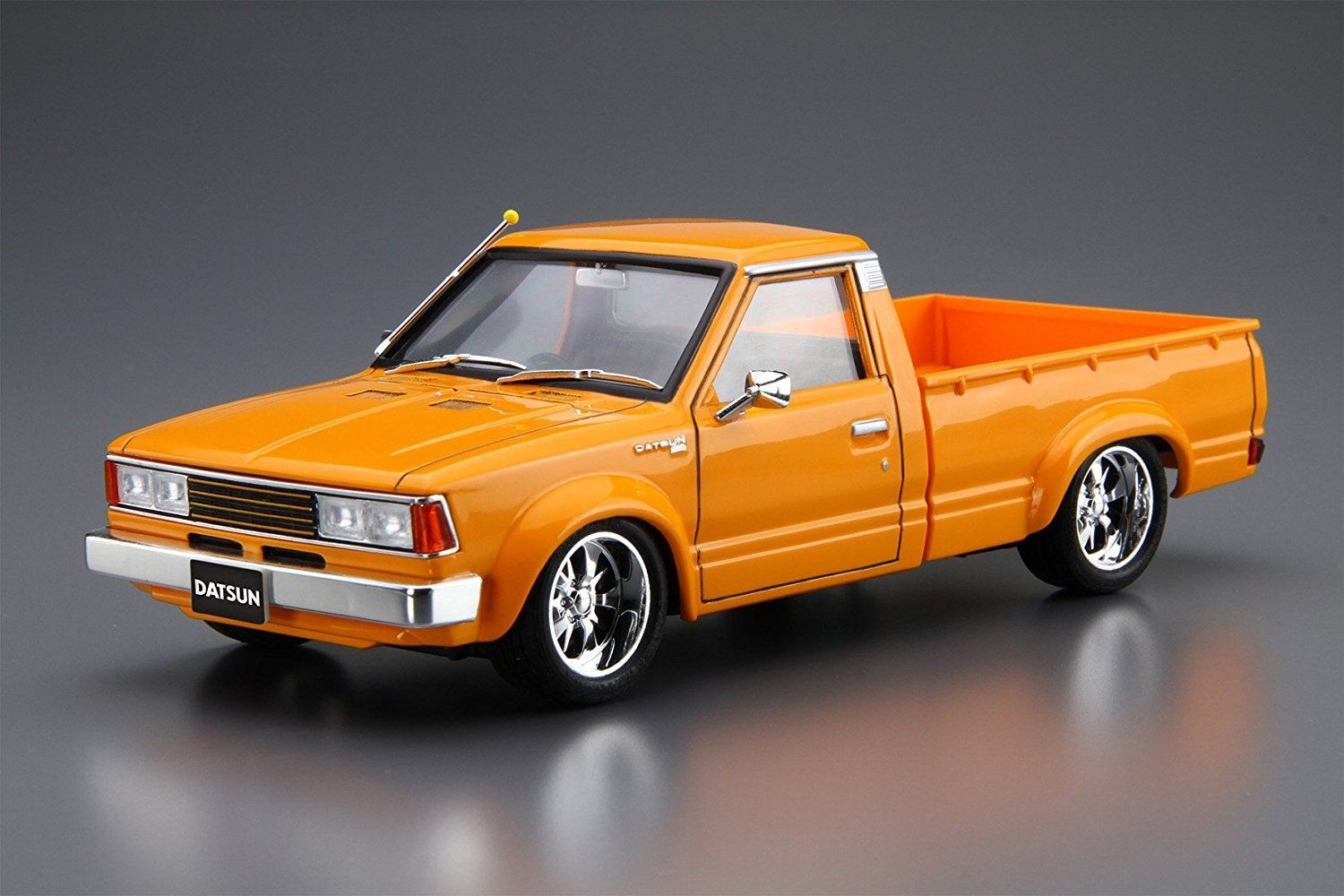 Aoshima 1/24 720 Datsun Truck Custom Kit
