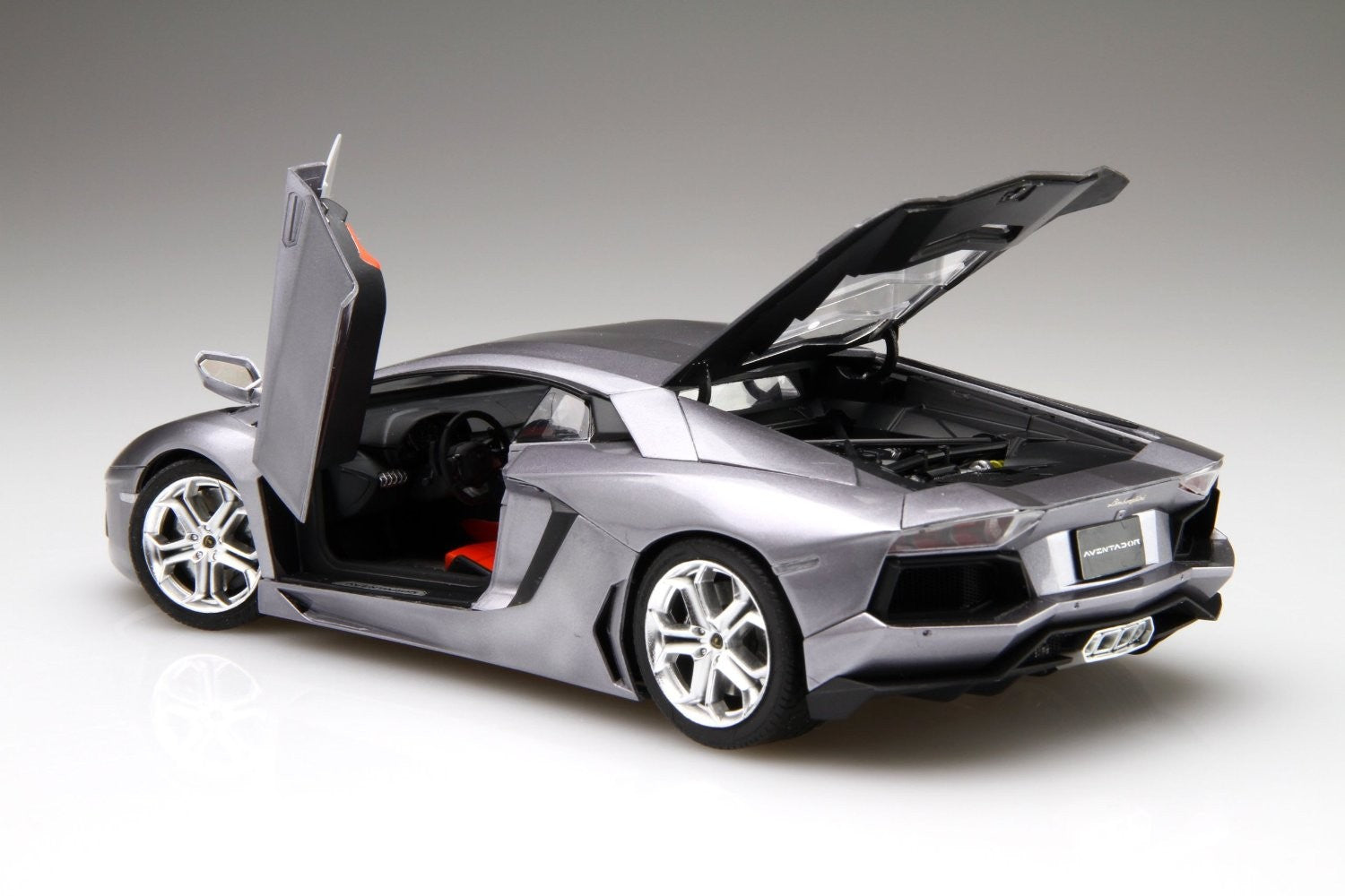 Aoshima 1/24 Lamborghini Aventador LP7004 Kit