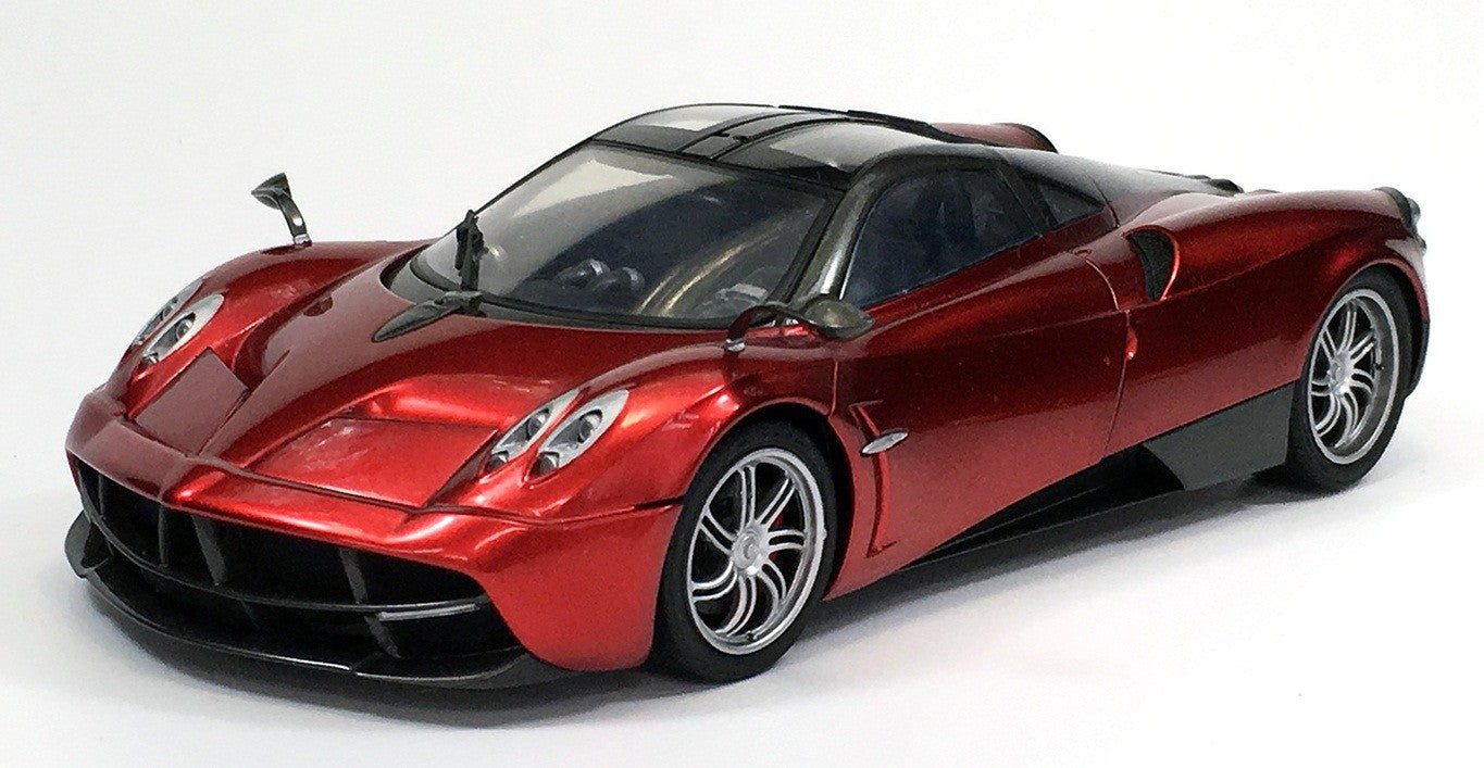 Aoshima 1/24 Pagani Huayra Kit