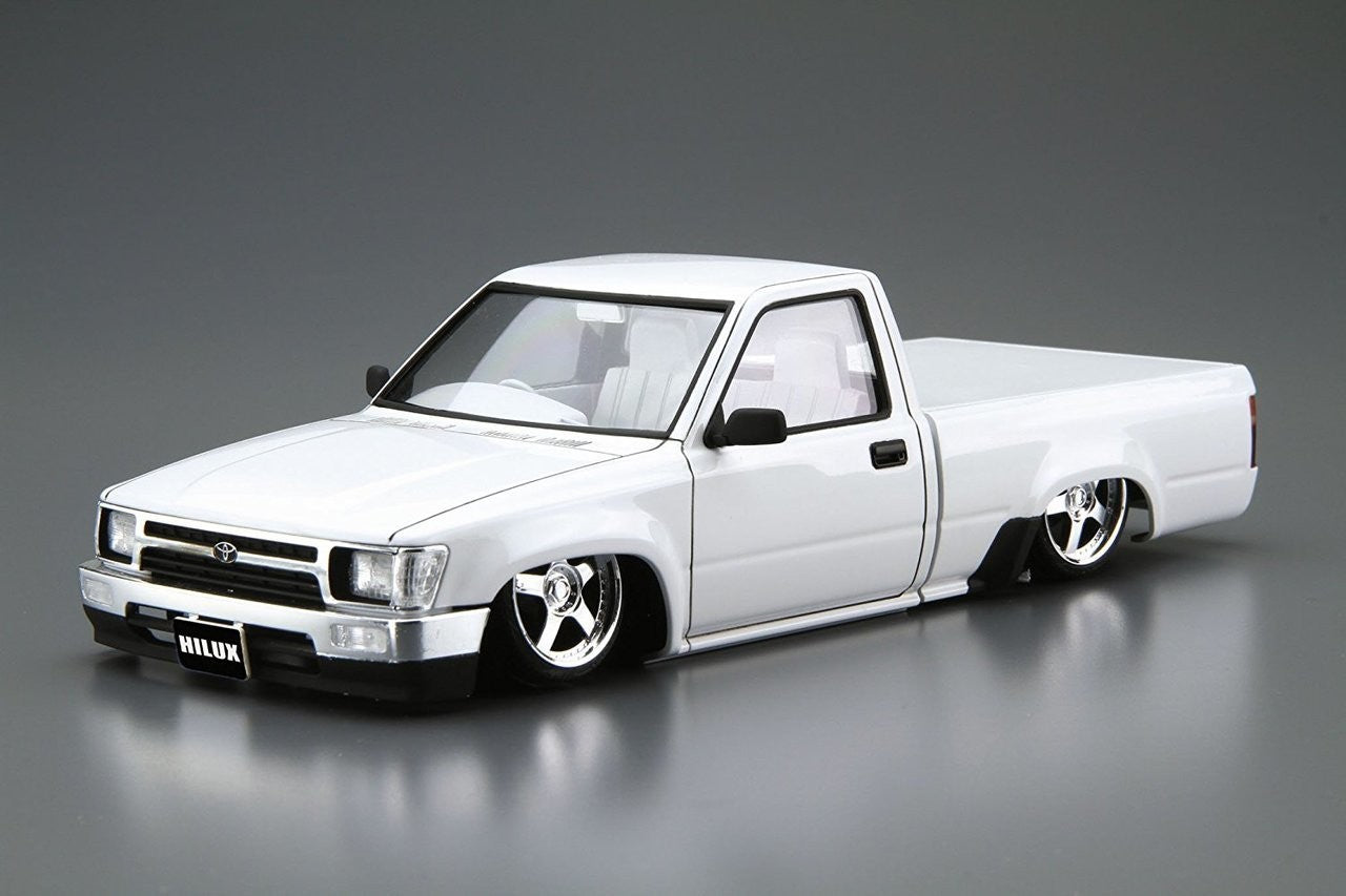 Aoshima 1/24 RN80 Hilux Custom '85 Kit