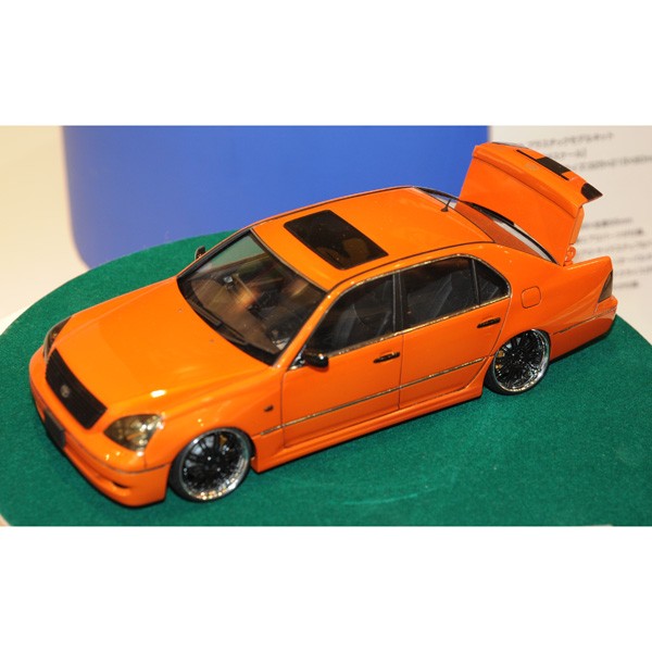 Aoshima 1/32 Celsior UCF30 2001 Vlene Heroism Kit