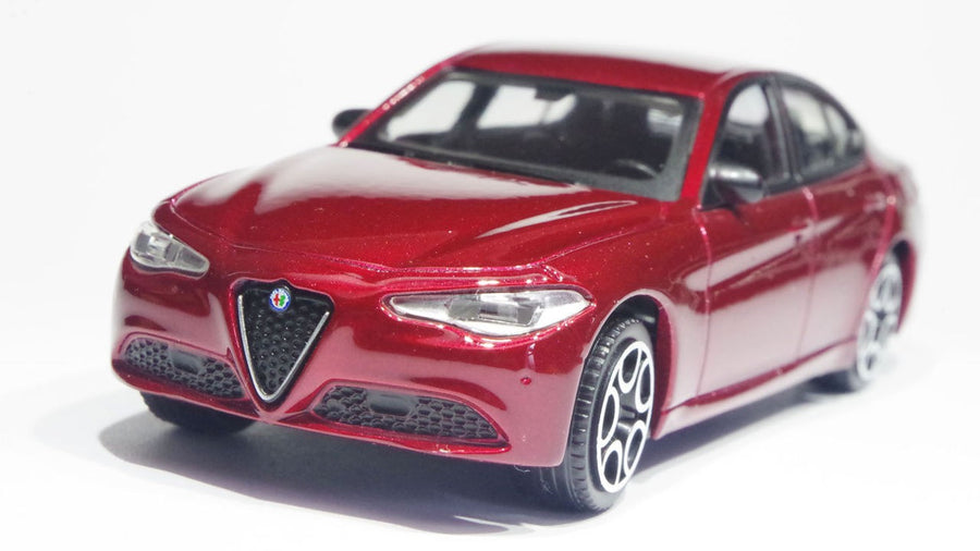 Bburago 1/43 Alfa Romeo Giulia 2016 (Red)