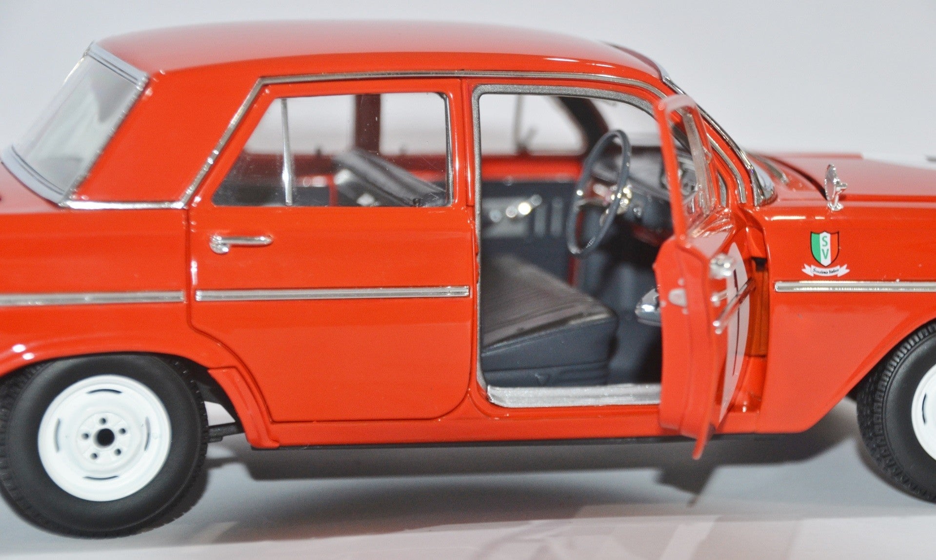 Classic Carlectables 1/18 Holden EH Special S4