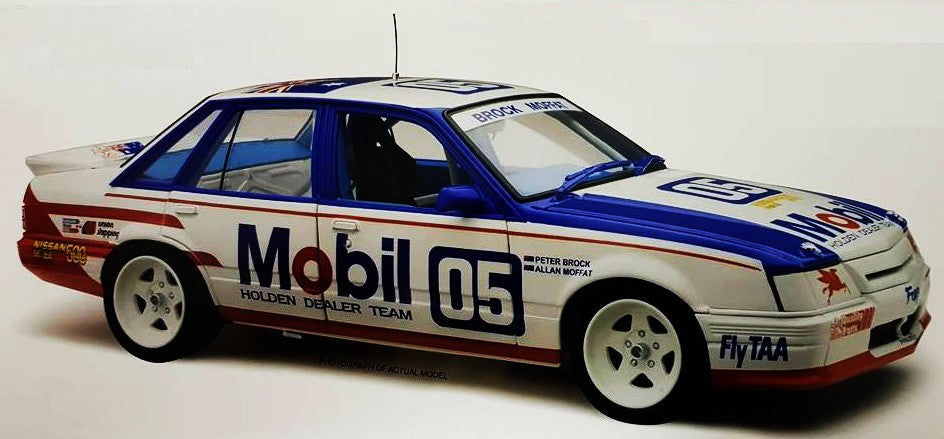 Classic Carlectables 1/18 Holden VK Commodore 1986 Wellington 500 Winner