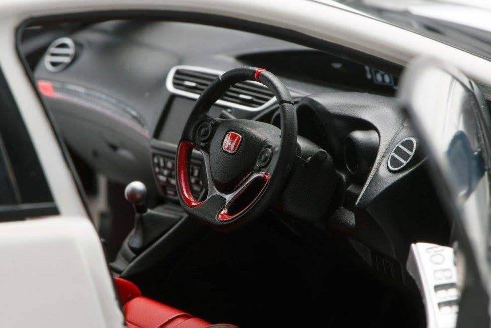 Ebbro 1/18 Honda Civic Type R 2015