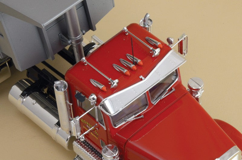 Italeri 1/24 Freightliner Heavy Dumper Truck Kit