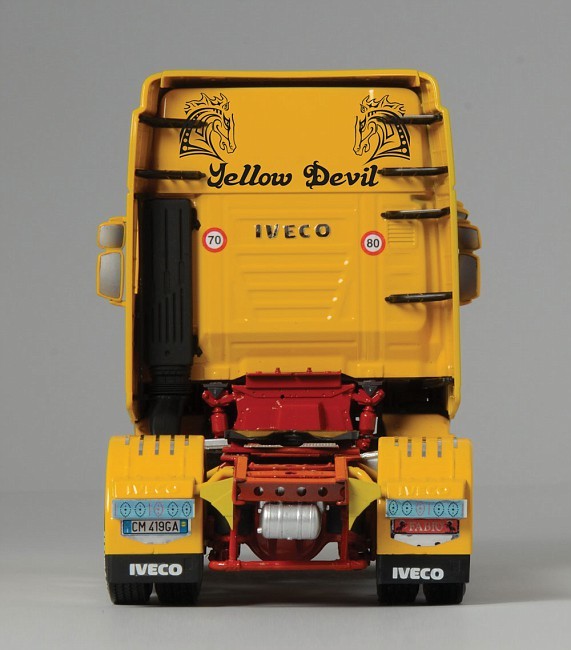 Italeri 1/24 IVECO Stralis "Yellow Devil" Kit ITA-03898