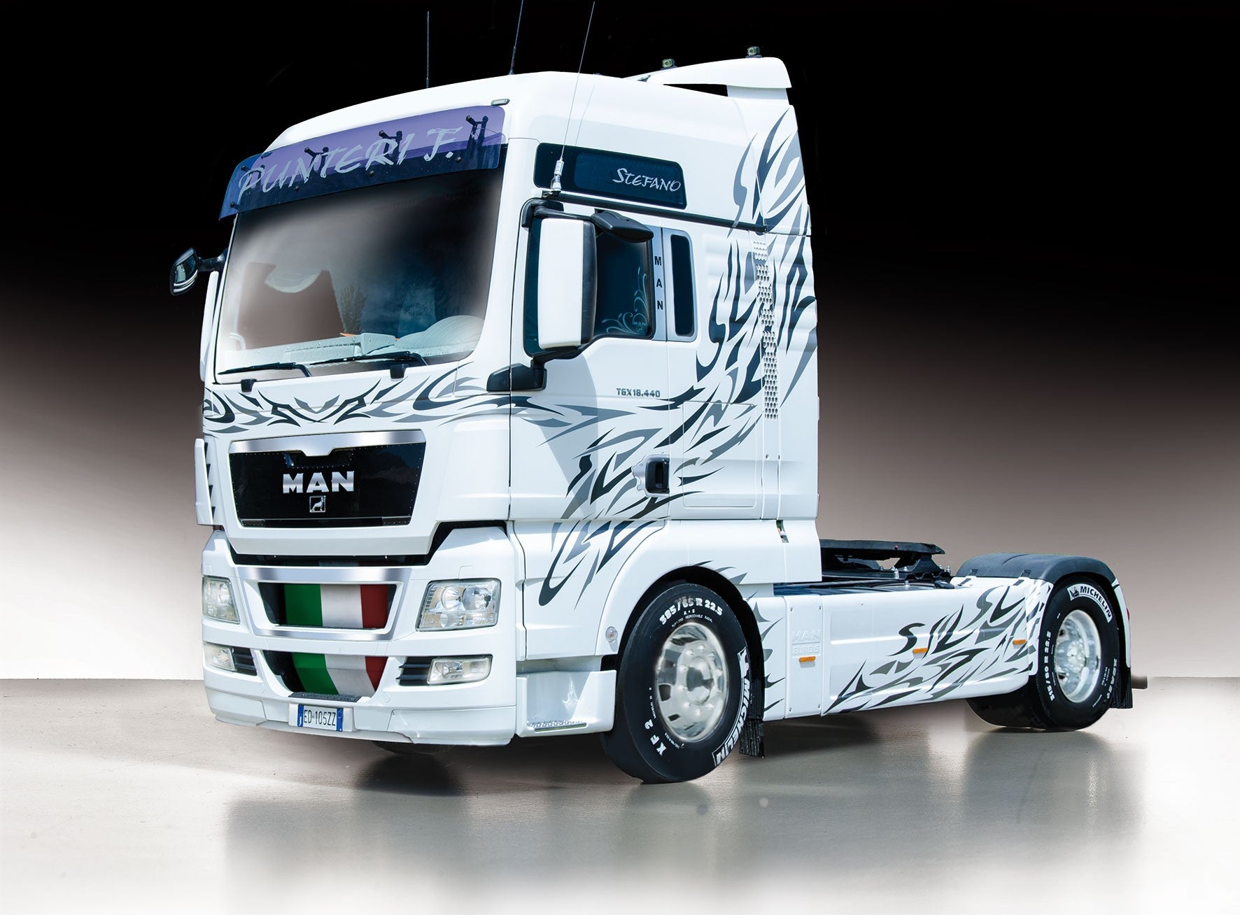 Italeri 1/24 MAN TGX XXL Kit
