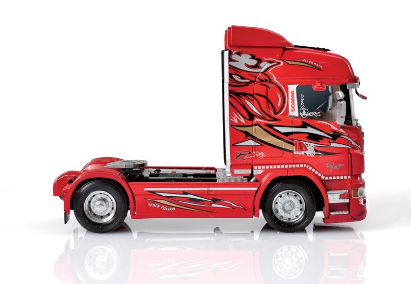 Italeri 1/24 Scania R560 V8 Highline "Red Griffin" Kit
