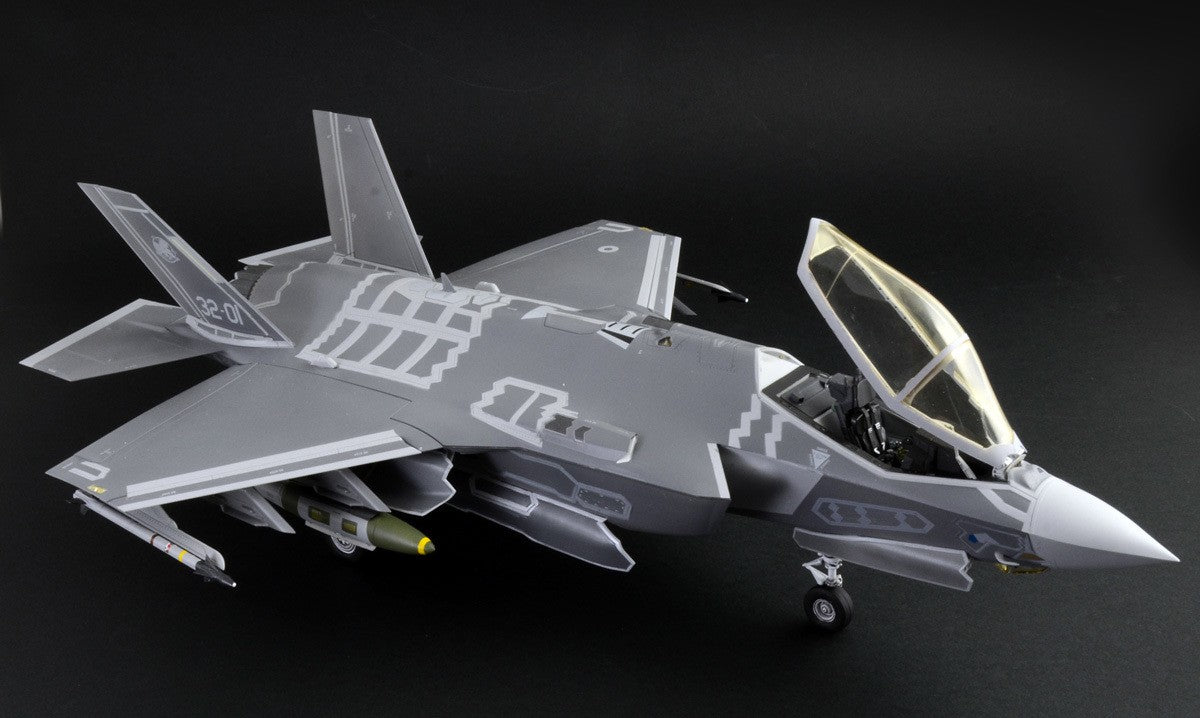 Italeri 1/32 Lockheed Martin F-35 A Lightning II CTOL Version Australian Forces Insignia's Kit