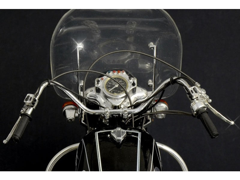 Italeri 1/6 Moto Guzzi V850 California Kit