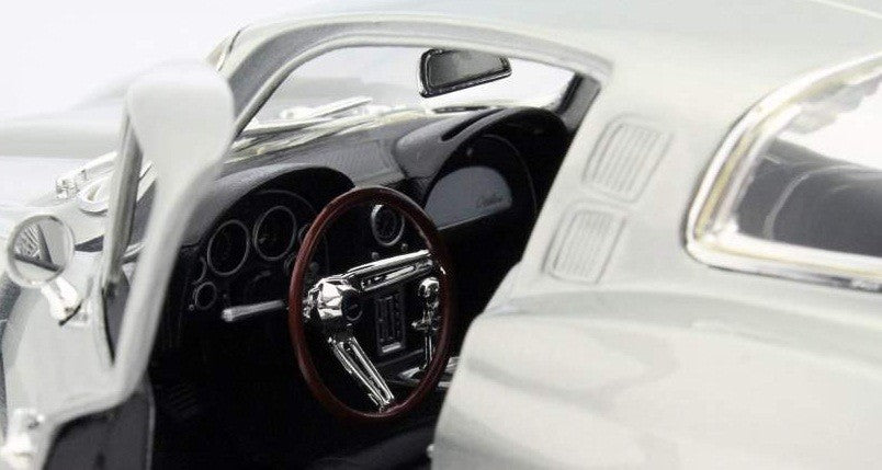 Maisto 1/18 1965 Chevrolet Corvette (silver) MA31640B