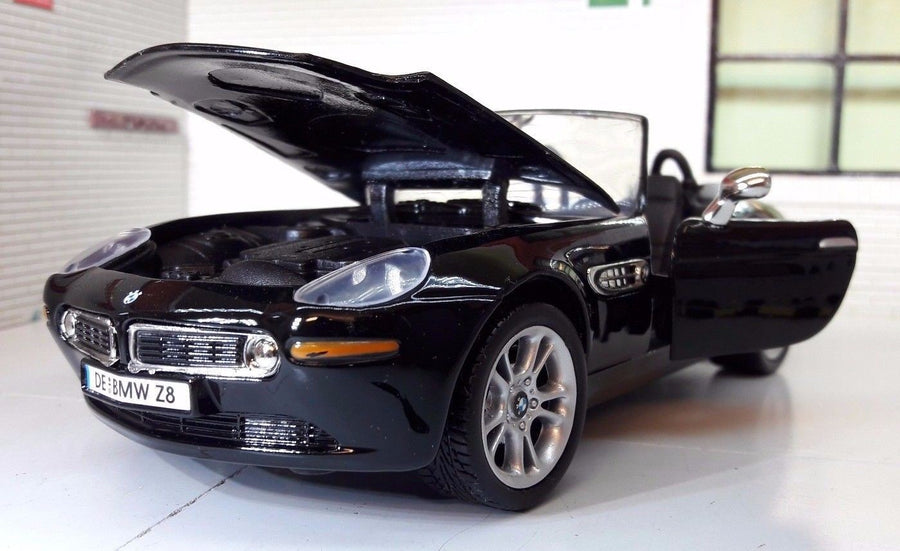 Motormax 1/24 BMW Z8 Roadster (Black)