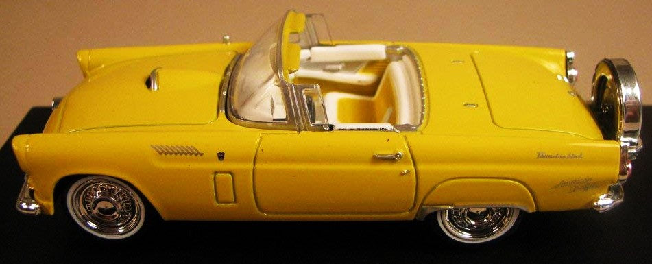 Motormax 1/43 1956 Ford Thunderbird (Yellow)