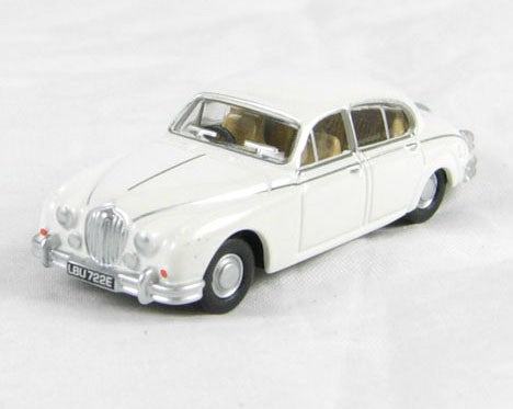Oxford 1/76 Jaguar MK II (Old English White) 76JAG2002