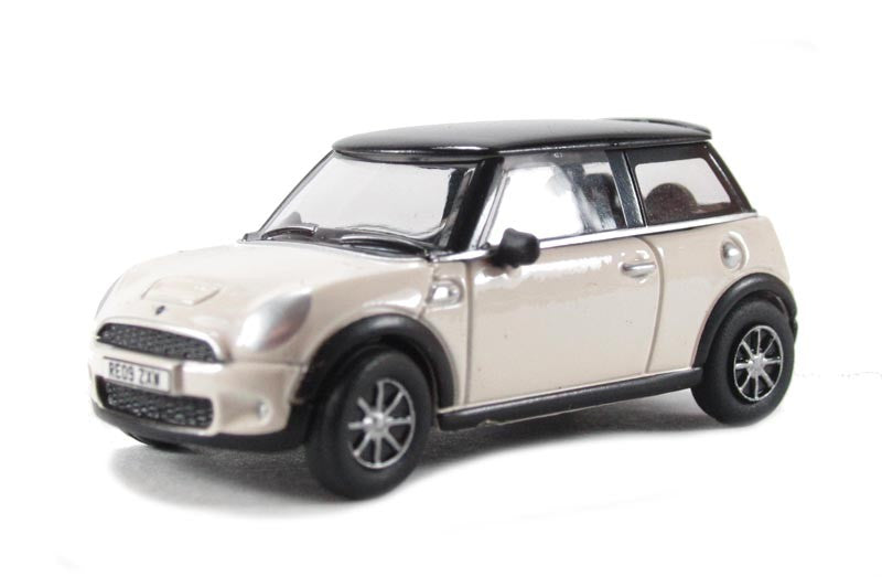 Oxford 1/76 New Mini (Pepper White)