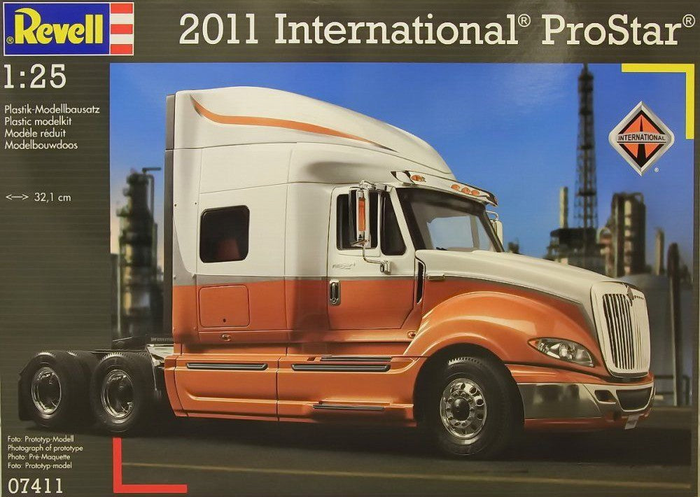 Revell 1/25 2011 International Prostar Kit 95-07411