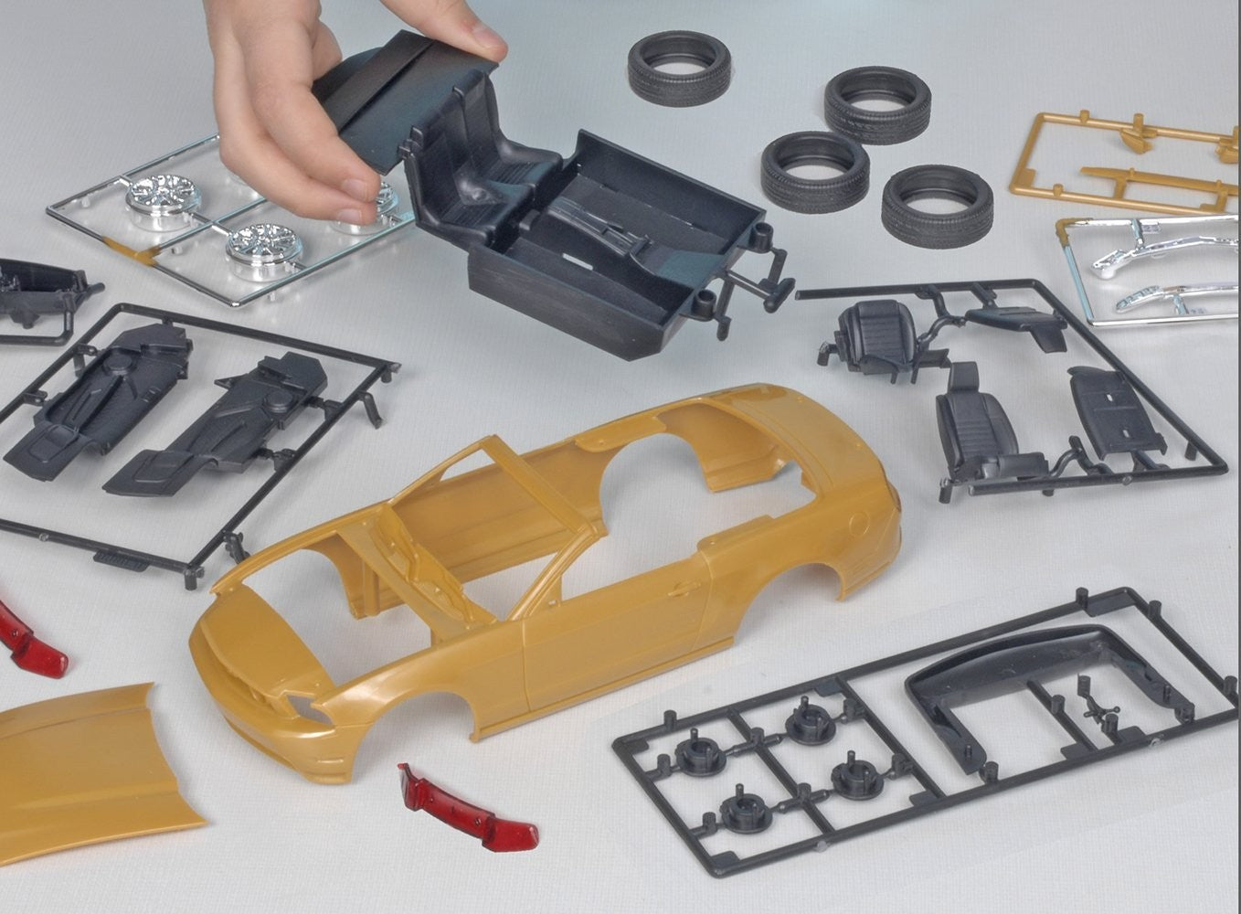 Revell 1/25 "Snap Tite" 2010 Ford Mustang convertible Kit 95-85-1963