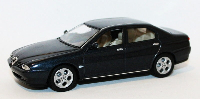 Solido 1/43 Alfa Romeo 166 1998 (Black)