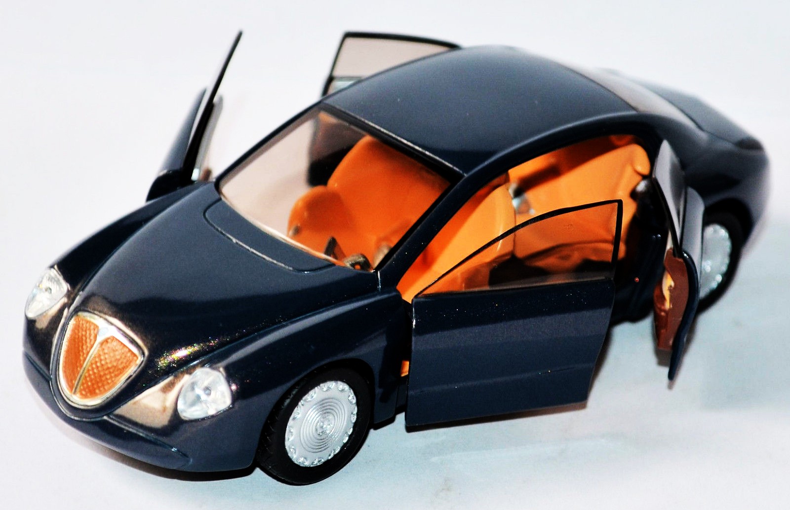 Solido 1/43 Lancia Dialogos 1998 (Dark Grey)