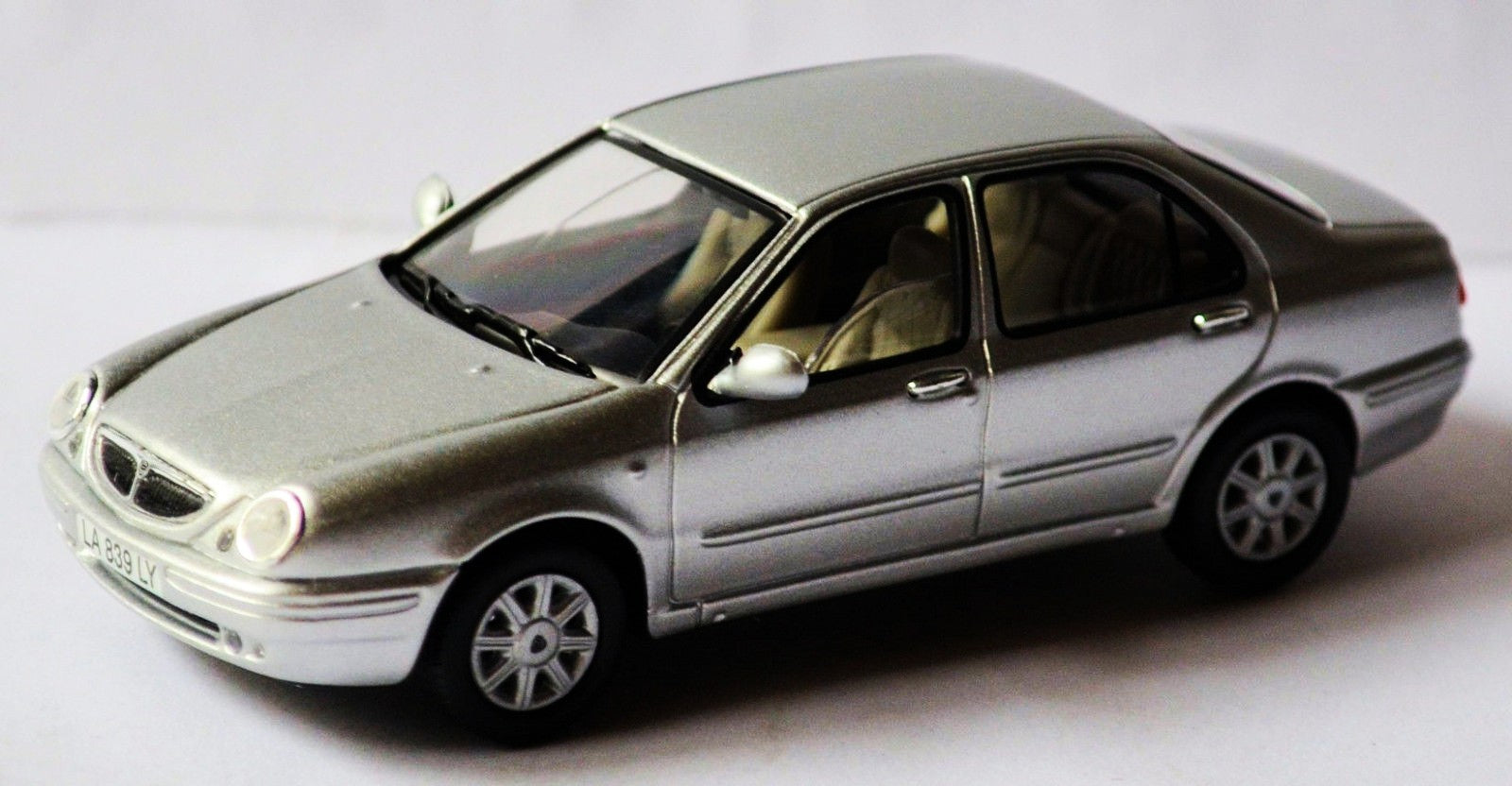 Solido 1/43 Lancia Lybra 1999 (Silver)