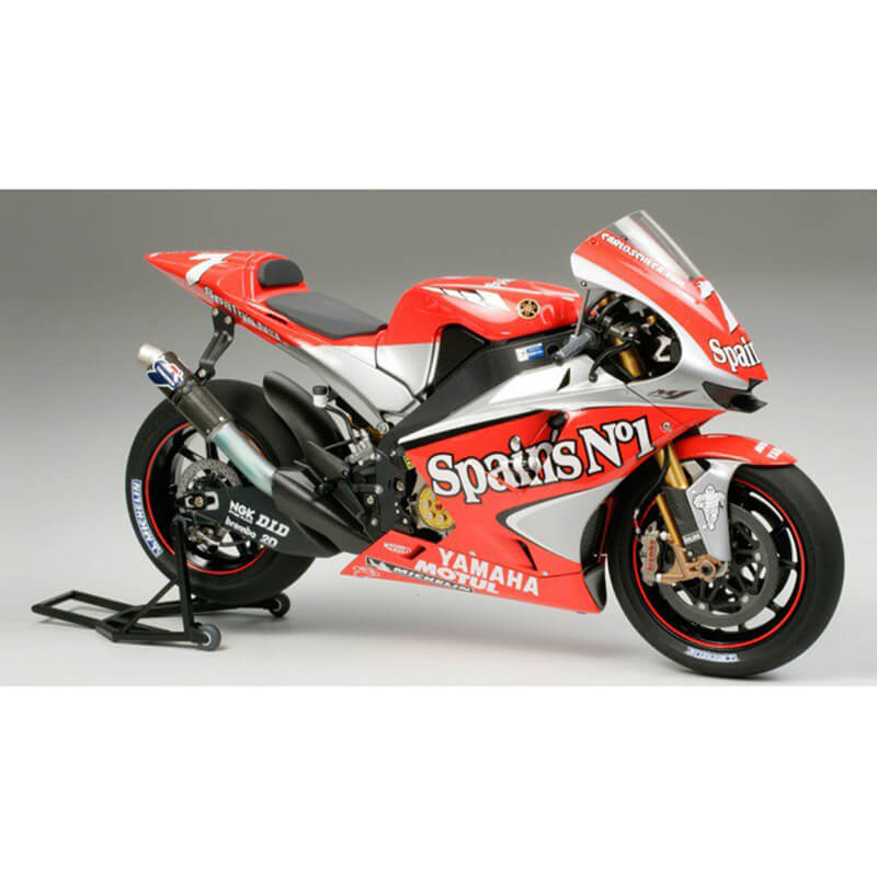 Tamiya 1/12 Yamaha YZR-M1 '04 No.7/No.33 Kit